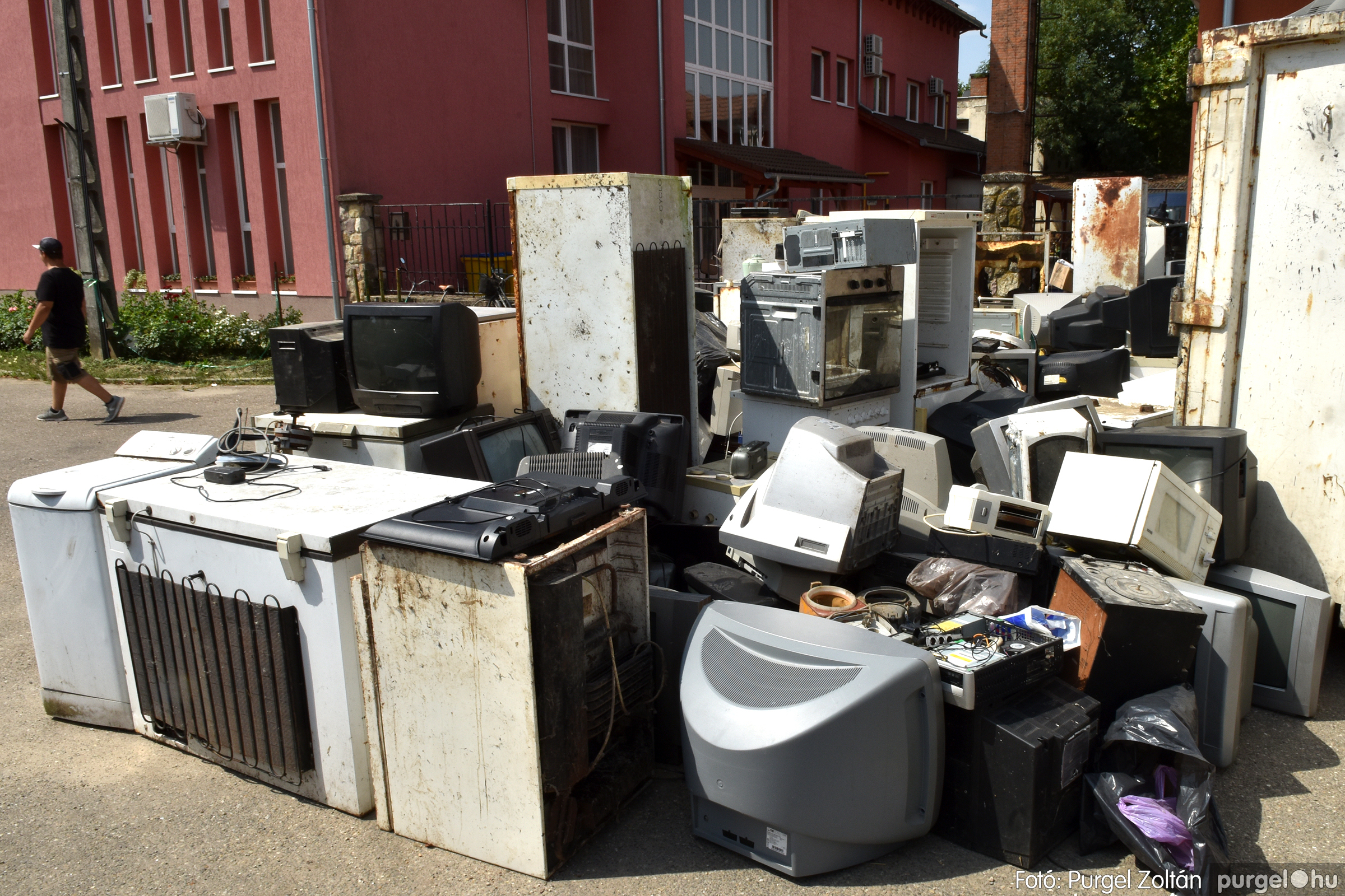 2021.08.01. 002 Elektronikai hulladékgyűjtés – Fotó：PURGEL ZOLTÁN© DSC_8564q